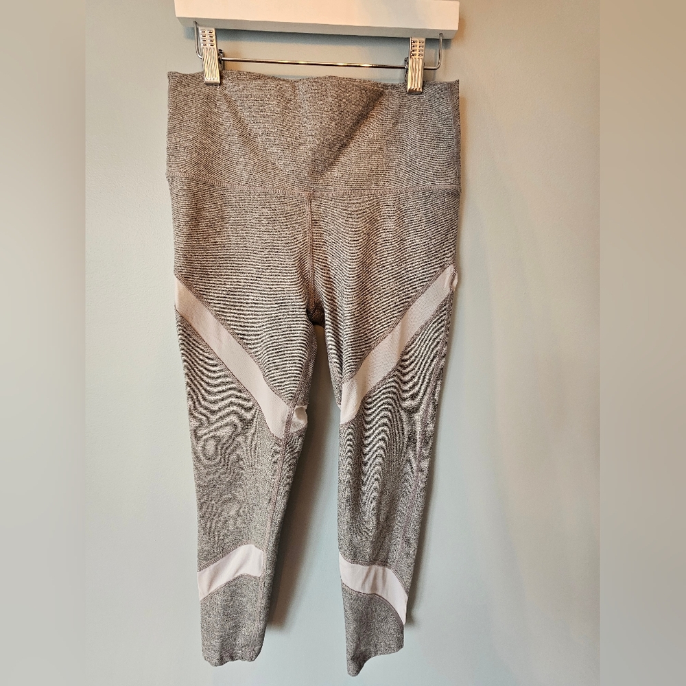 Aerie Gray and White High-Waisted Leggings with Geometric Design